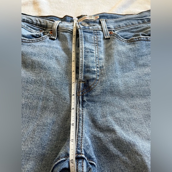 Levi’s wedgie straight crop women Sz 30 distressed highrise lightwash denim jean - Picture 4 of 11